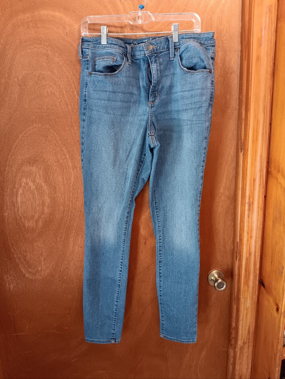Universal Thread Women's Medium Blue Skinny Jeans